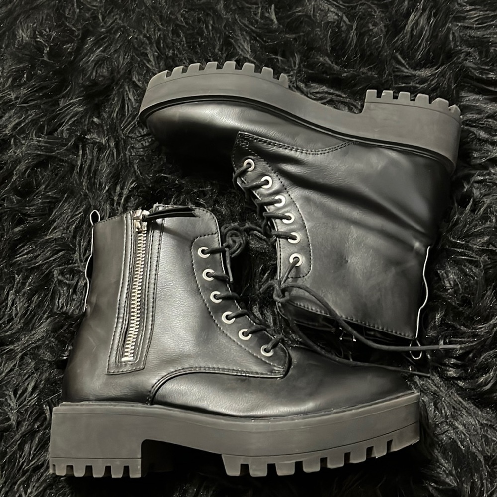 BLACK COMBAT BOOTS TRENDY 🖤